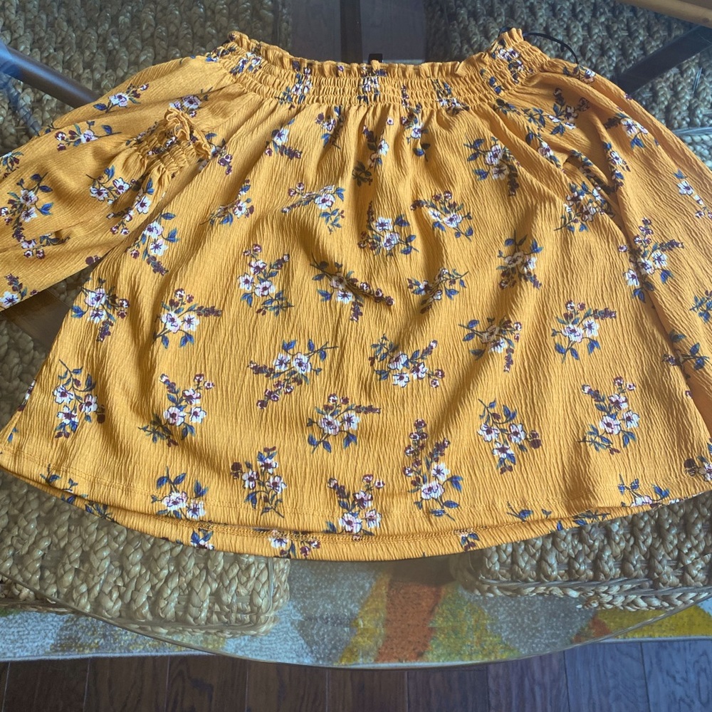 cute summer shirt with scrunched neckline and arm holes size xs